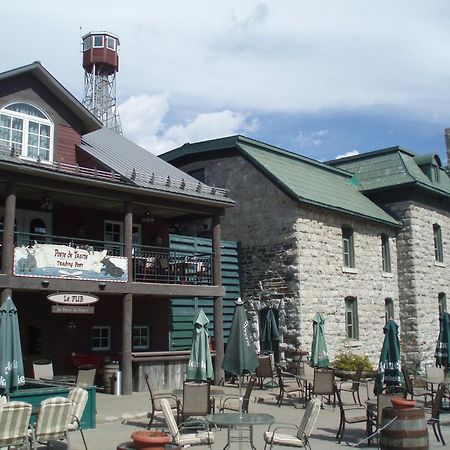 Château Logue Hotel Maniwaki Exterior foto