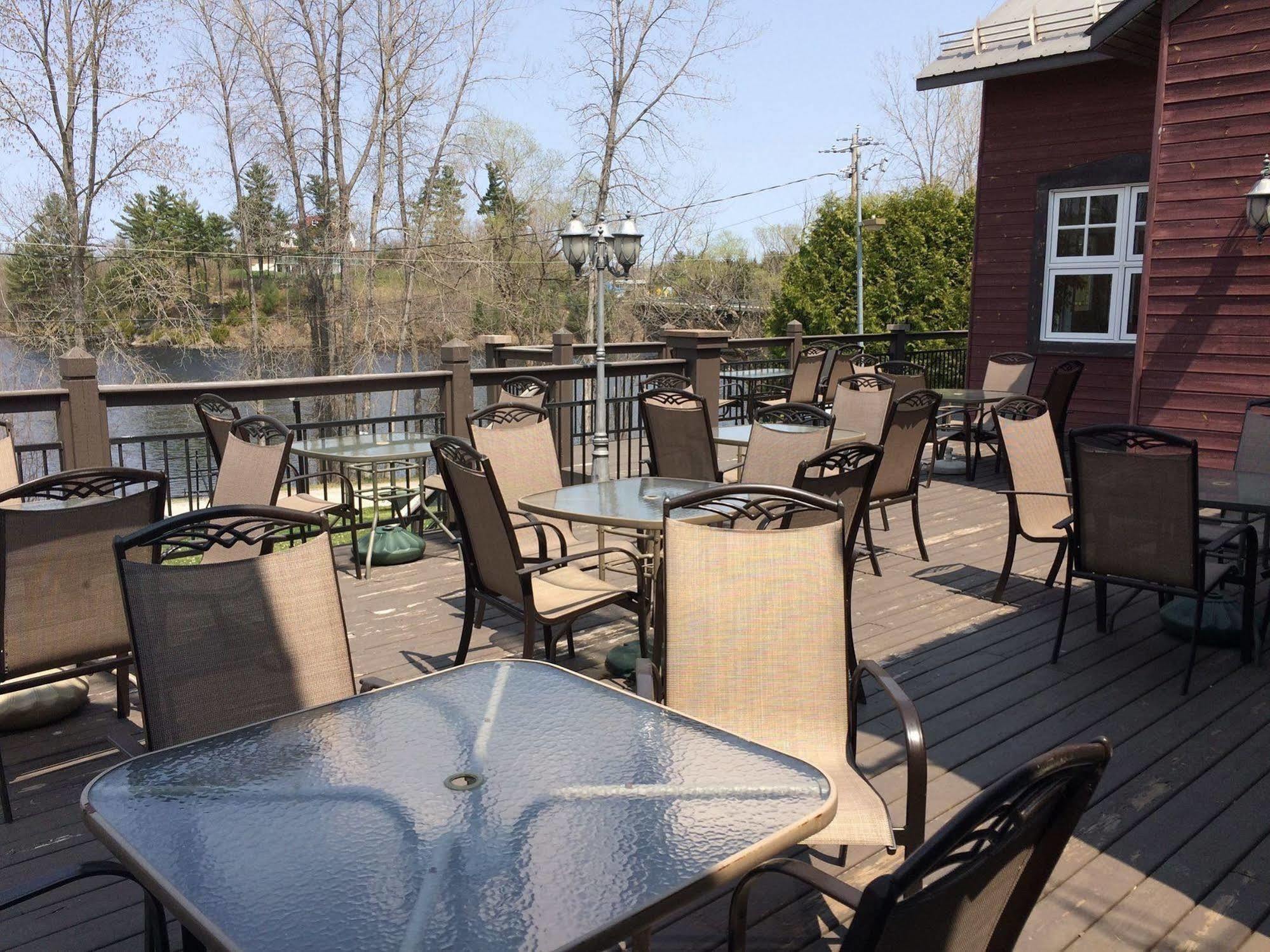 Château Logue Hotel Maniwaki Exterior foto